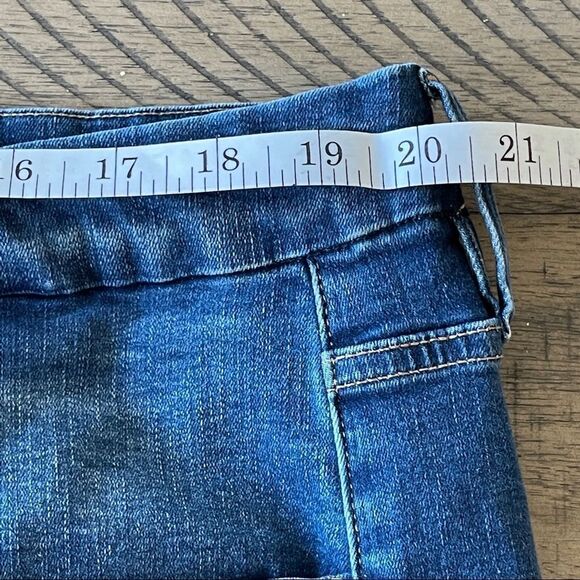 Good American Good Waist Crop Jeans in Medium/Dark Wash with Raw Edge Hem - 24W - Picture 8 of 13